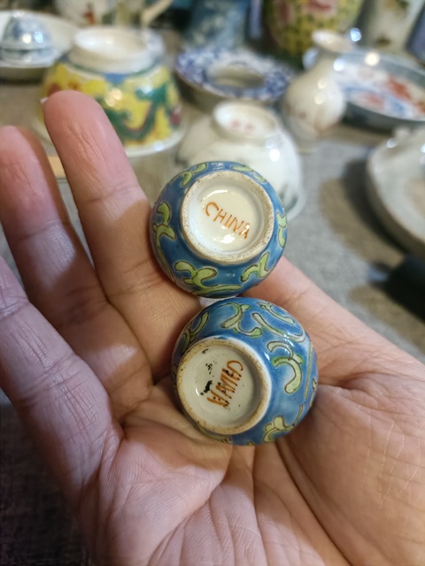 古玩陶瓷民國藍地粉彩花卉紋天球瓶拍賣，當前價格2888元