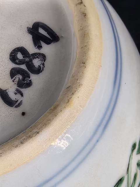 古玩陶瓷清代雍乾時期粉彩花蝶小罐拍賣,當前價格3600元