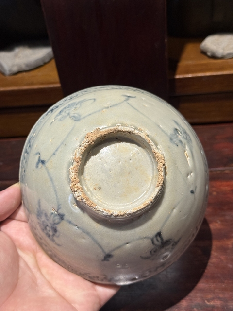 古玩陶瓷青花纏枝花卉紋碗真品鑒賞圖