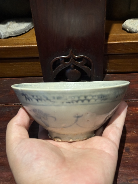 古玩陶瓷青花纏枝花卉紋碗真品鑒賞圖