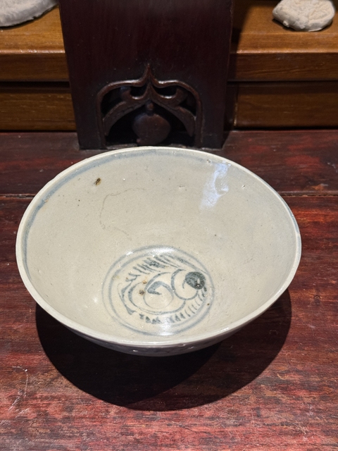 古玩陶瓷青花纏枝花卉紋碗真品鑒賞圖