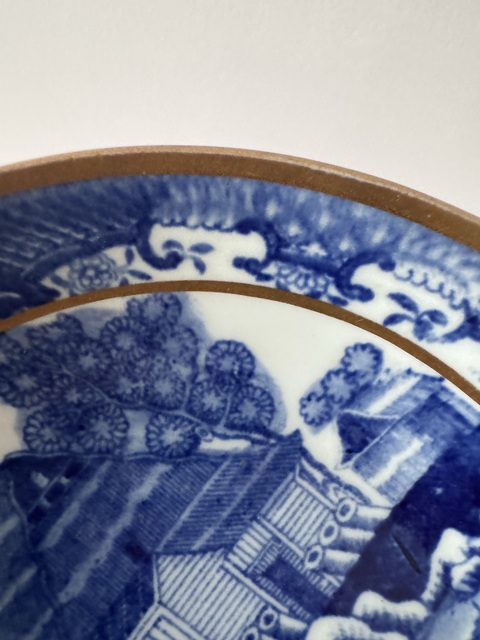 古玩陶瓷青花山水樓閣紋臥盤(pán)真品鑒賞圖