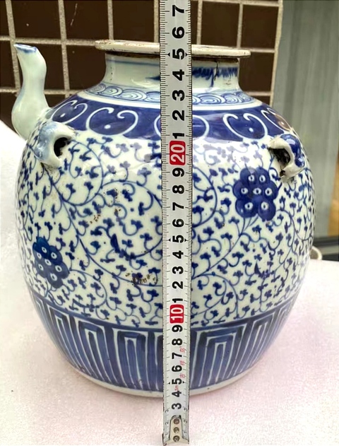 古玩陶瓷青花纏枝蓮紋四系茶壺真品鑒賞圖
