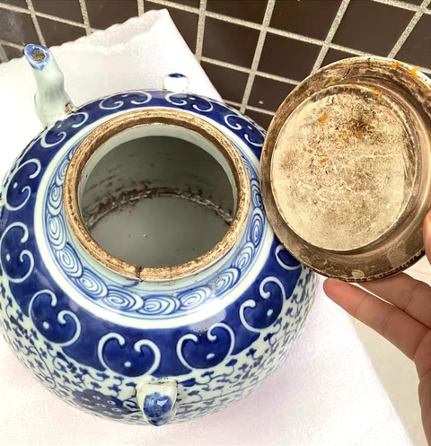 古玩陶瓷青花纏枝蓮紋四系茶壺真品鑒賞圖