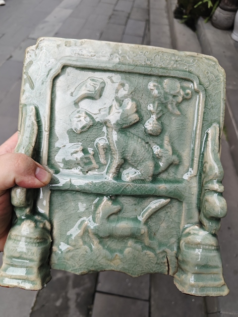 古玩陶瓷龍泉青瓷瑞獸硯屏真品鑒賞圖