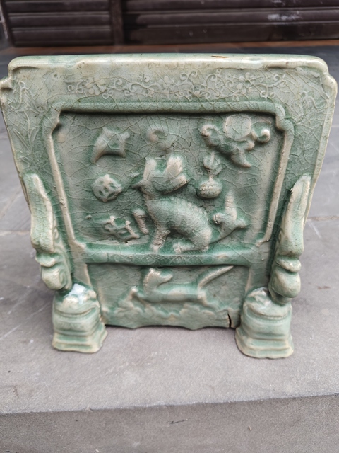 古玩陶瓷龍泉青瓷瑞獸硯屏真品鑒賞圖