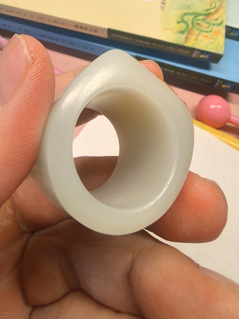 古玩玉器馬蹄扳指真品鑒賞圖