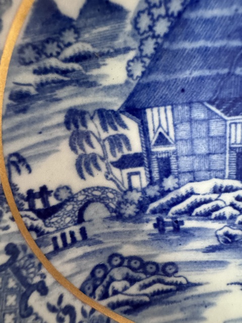 古玩陶瓷青花山水樓閣紋臥盤(pán)真品鑒賞圖