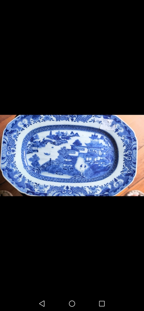 古玩陶瓷青花山水人物盤，盤底凹進，中間刷釉美觀真品鑒賞圖