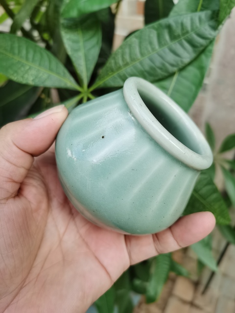 古玩陶瓷青瓷線條罐真品鑒賞圖