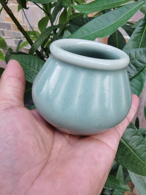 古玩陶瓷青瓷線條罐真品鑒賞圖