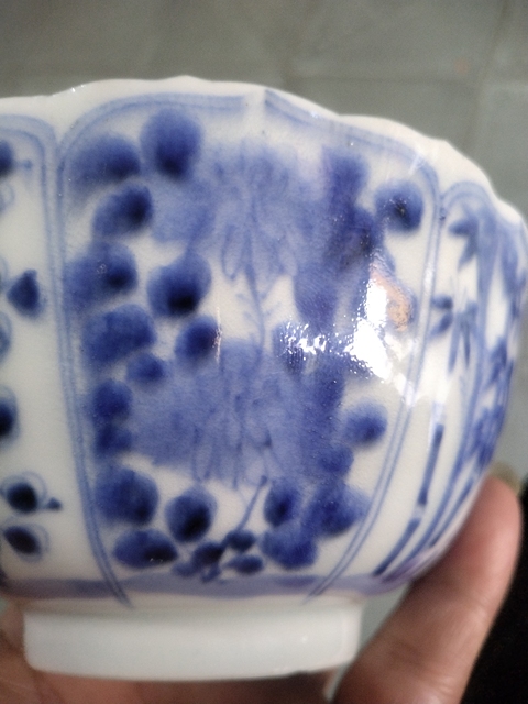 古玩陶瓷樹(shù)葉款一鳴驚人青花花口碗真品鑒賞圖