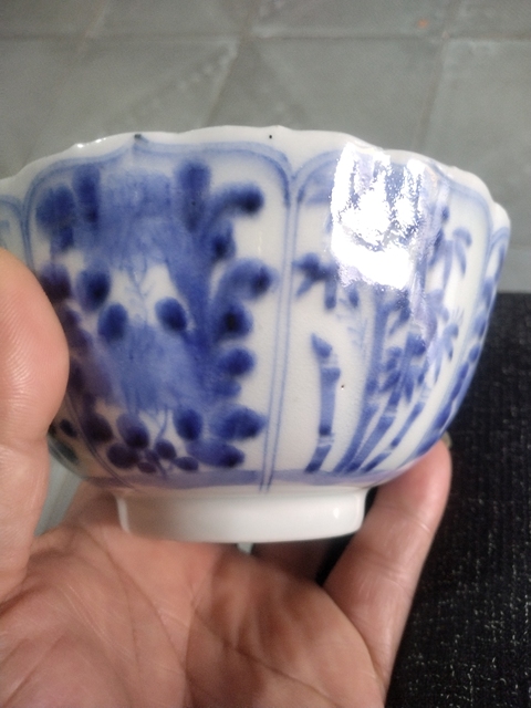 古玩陶瓷樹(shù)葉款一鳴驚人青花花口碗真品鑒賞圖