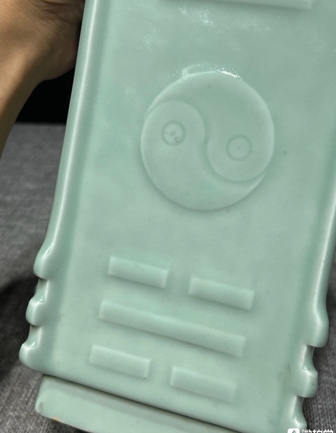 古玩陶瓷冬青釉八卦菱形瓶真品鑒賞圖