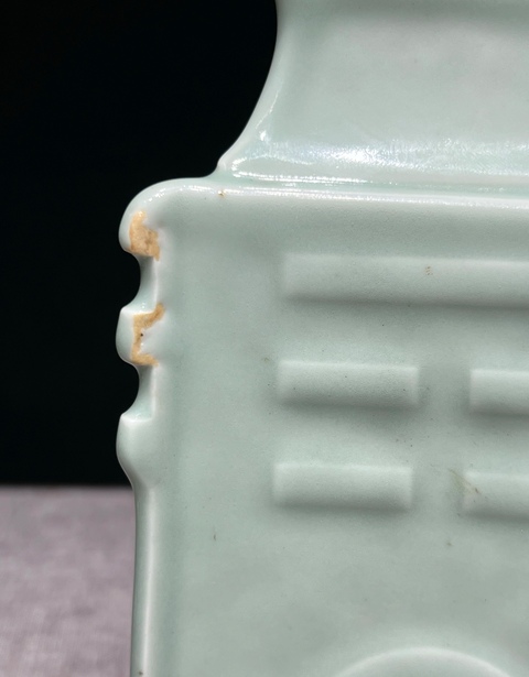 古玩陶瓷冬青釉八卦菱形瓶真品鑒賞圖