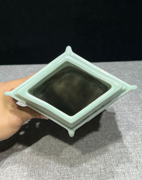 古玩陶瓷冬青釉八卦菱形瓶真品鑒賞圖