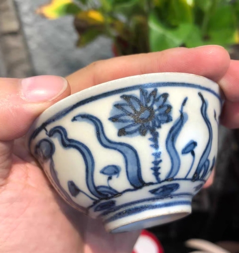 古玩陶瓷青花荷蓮紋茶碗真品鑒賞圖