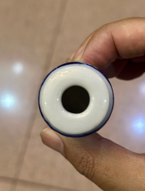 古玩陶瓷青花留白冰梅紋炮仗型鼻煙壺真品鑒賞圖