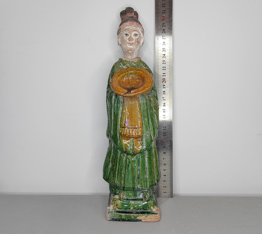 古玩陶瓷明代三彩捧盤仕女俑拍賣，當前價格152元