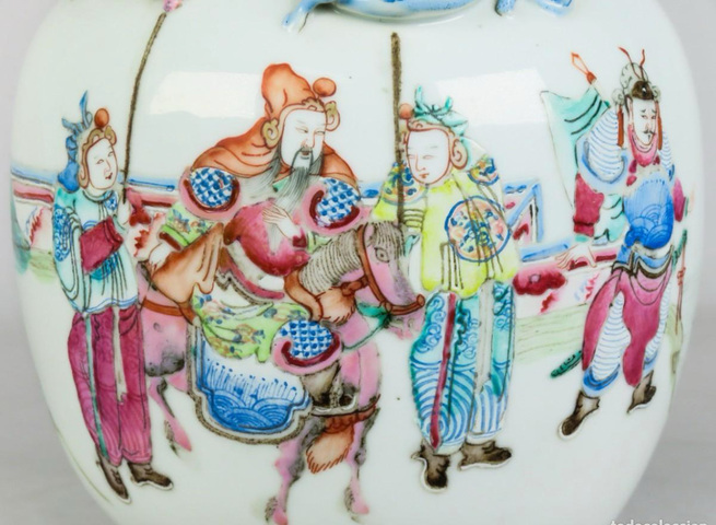 古玩陶瓷清同治 粉彩刀馬人物雙耳瓶真品鑒賞圖