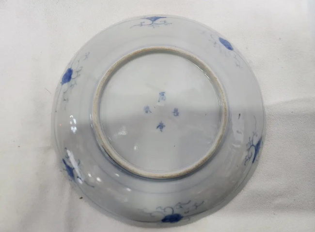 古玩陶瓷青花盤真品鑒賞圖