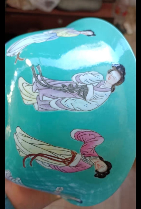 古玩陶瓷松石綠粉彩人物紋碗真品鑒賞圖