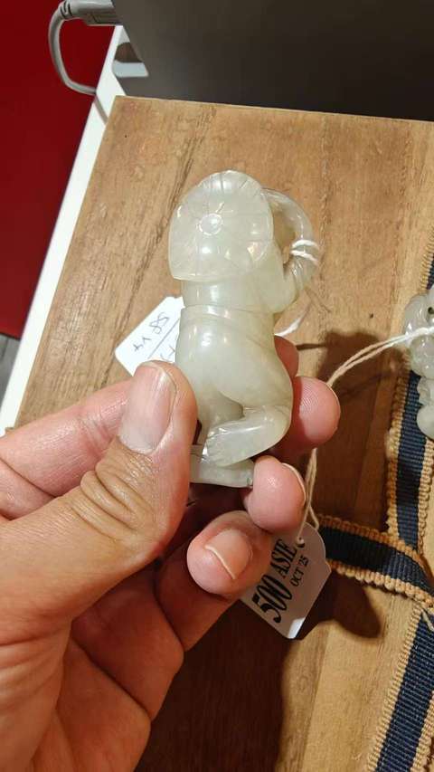 古玩玉器和田玉雕童子真品鑒賞圖