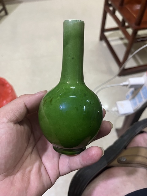 古玩陶瓷綠釉天球瓶真品鑒賞圖
