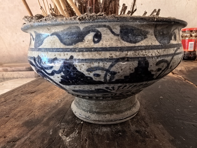古玩陶瓷晚清青花高足香爐真品鑒賞圖