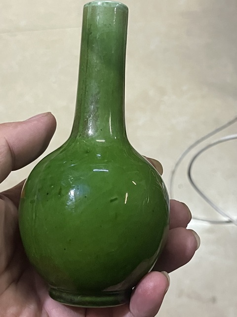 古玩陶瓷綠釉天球瓶真品鑒賞圖