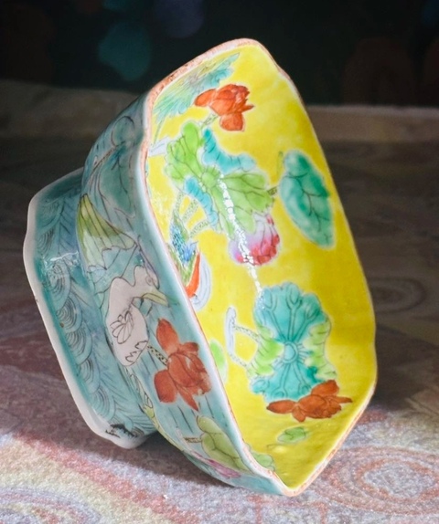 古玩陶瓷粉彩荷塘鴛鴦紋四方貢碗真品鑒賞圖