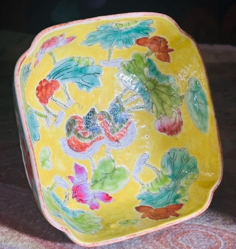 古玩陶瓷粉彩荷塘鴛鴦紋四方貢碗真品鑒賞圖