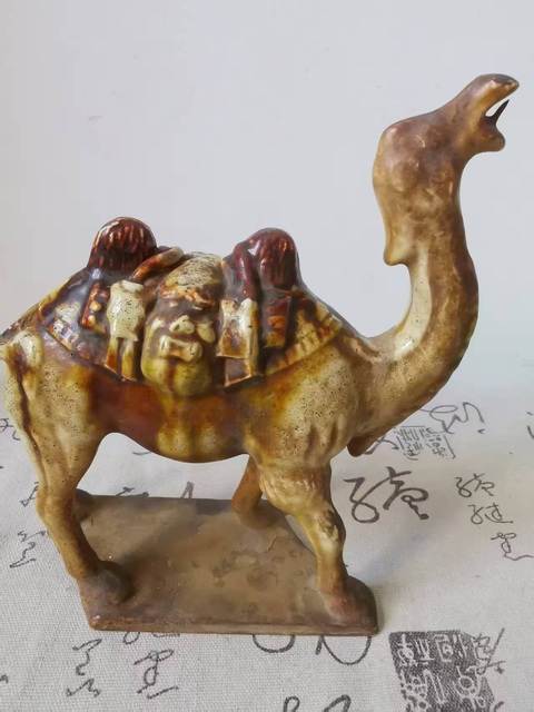 古玩陶瓷三彩駝俑真品鑒賞圖