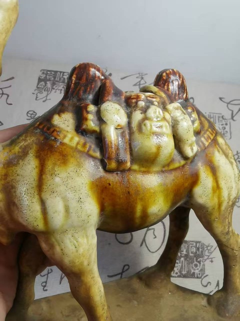古玩陶瓷三彩駝俑真品鑒賞圖