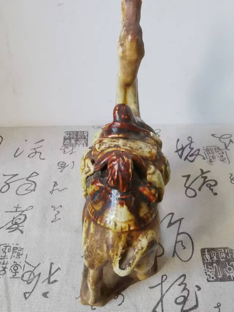 古玩陶瓷三彩駝俑真品鑒賞圖