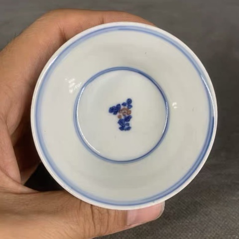 古玩陶瓷青花加紫折枝花卉紋杯真品鑒賞圖