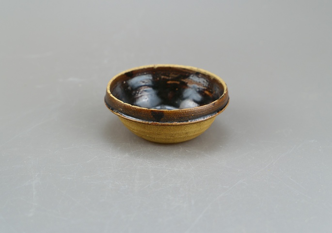古玩陶瓷吉州窯系紫金釉茶盞真品鑒賞圖