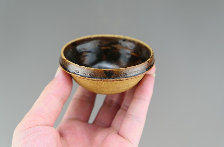 古玩陶瓷吉州窯系紫金釉茶盞真品鑒賞圖