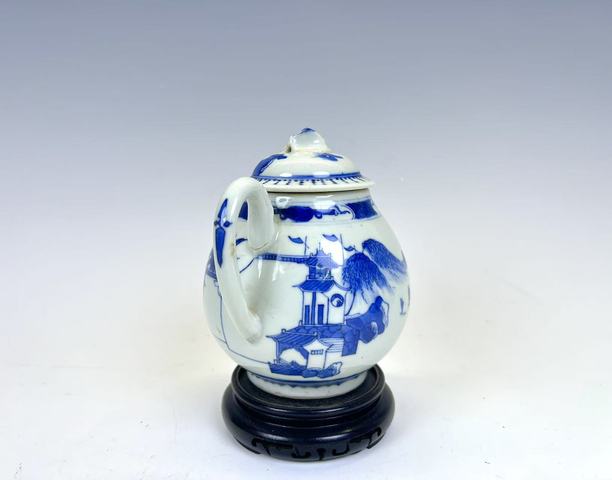 古玩陶瓷清中期·青花通景山水奶壺拍賣，當前價格216元