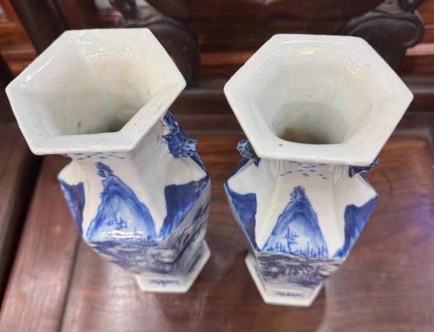 古玩陶瓷青花山水通景六方瓶真品鑒賞圖
