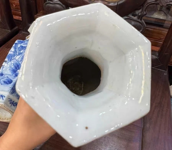 古玩陶瓷青花山水通景六方瓶真品鑒賞圖