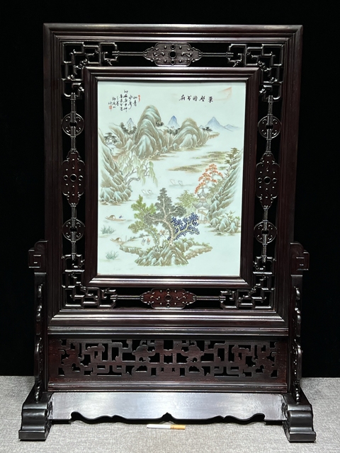 古玩陶瓷民國 粉彩青綠山水紋瓷板真品鑒賞圖