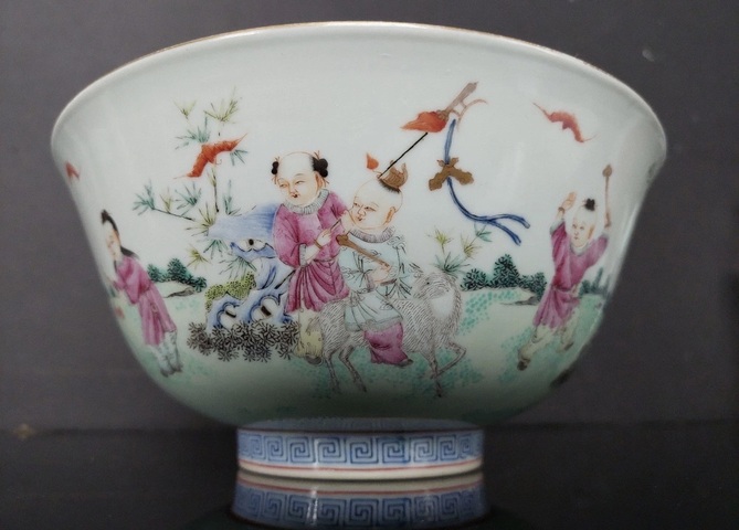 古玩陶瓷粉彩嬰戲紋碗真品鑒賞圖