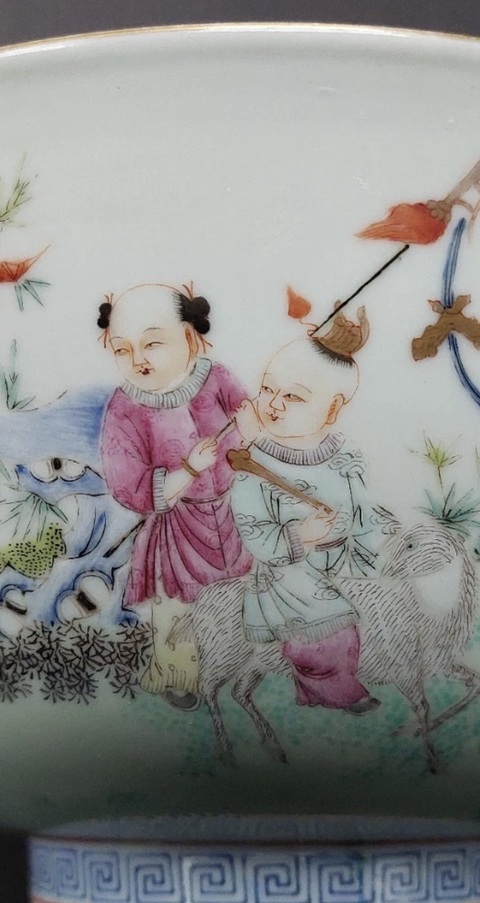 古玩陶瓷粉彩嬰戲紋碗真品鑒賞圖