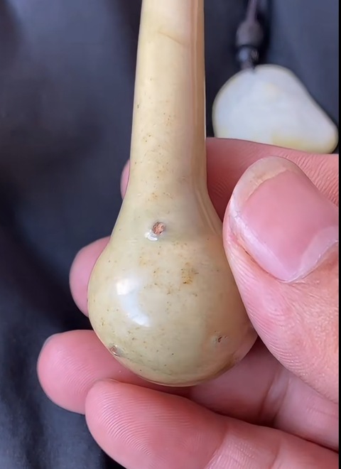 古玩陶瓷象牙白釉煙斗真品鑒賞圖