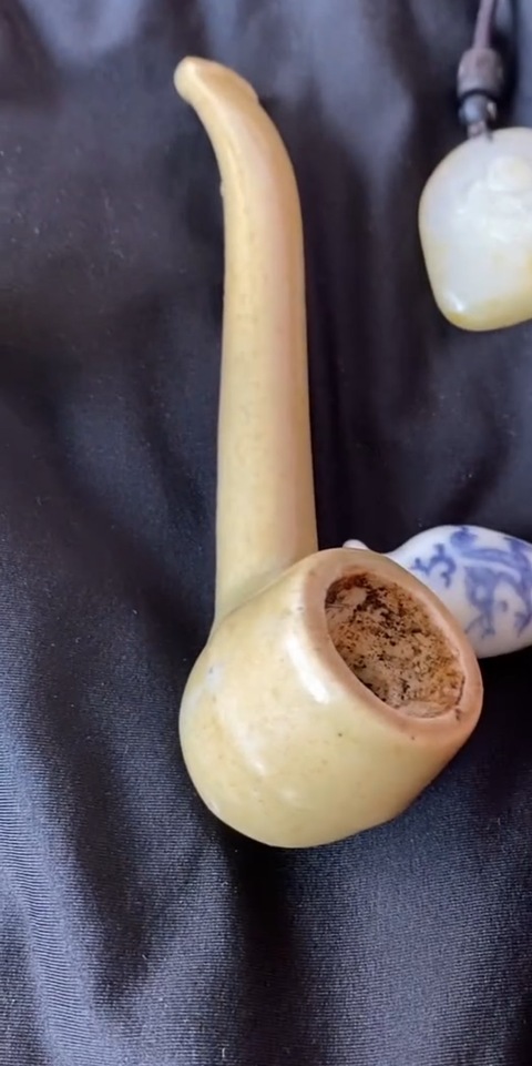 古玩陶瓷象牙白釉煙斗真品鑒賞圖