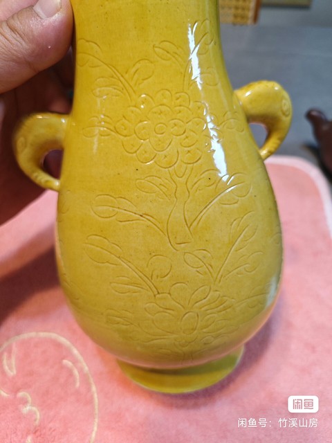 古玩陶瓷黃釉刻花紋雙耳尊真品鑒賞圖
