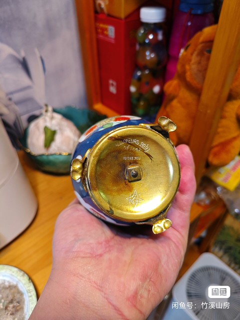 古玩陶瓷灑藍(lán)釉開窗五彩博古花卉紋罐真品鑒賞圖