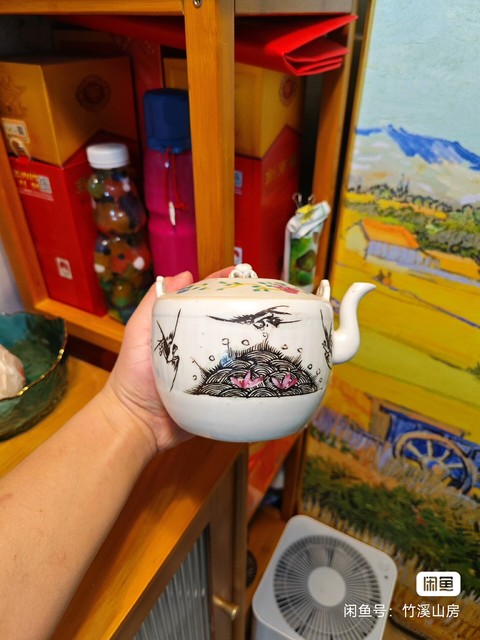 古玩陶瓷粉彩海燕紋茶壺真品鑒賞圖