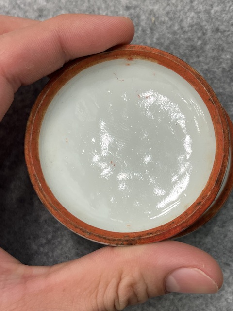 古玩陶瓷礬紅龍紋印盒真品鑒賞圖